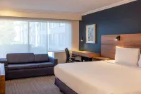 Courtyard Toluca Airport - ที่มีบาร์