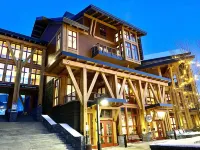 Spruce Peak resort Ski In Out with Views - 4-Star