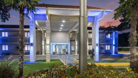 Motel 6 Addison, TX - Dallas Отели в г. Аддисон