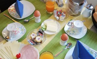 Pension Riverside in Leverkusen Hitdorf am Rhein - Zentral an der A1 Und 59
