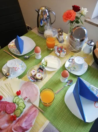 Pension Riverside in Leverkusen Hitdorf am Rhein - Zentral an der A1 Und 59 Отели в г. Леверкузен