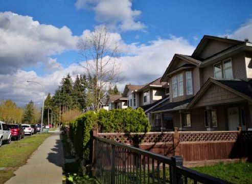 Holiday House in Coquitlam Center