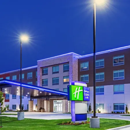 Holiday Inn Express & Suites Parsons by IHG