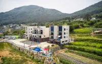Geoje Island Harakeke Pension (New Swimming Pool Open)