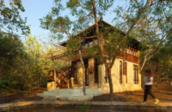 ヌサベイ ムンジャンガン Tourist Information Center. Bali Barat National Park.周辺のホテル