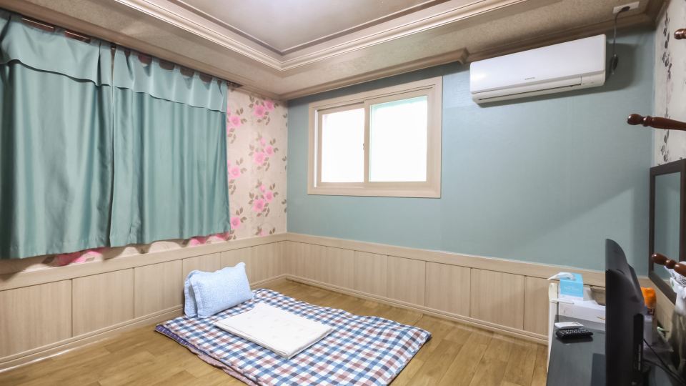 Ulleung Donghaejang Motel