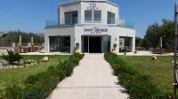 Saint George Resort Hotels near Eucalyptus Street
