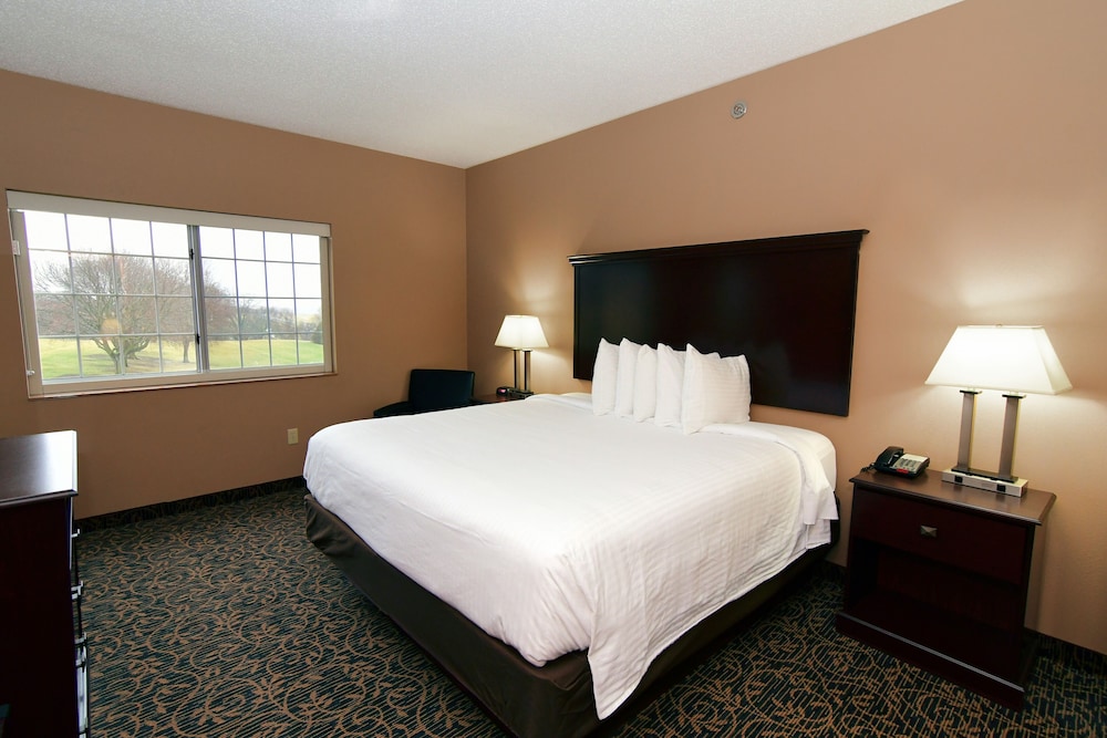 Cobblestone Inn & Suites - Denison Majestic Hills