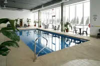 Holiday Inn & Suites MONTREAL AIRPORT by IHG - Pools