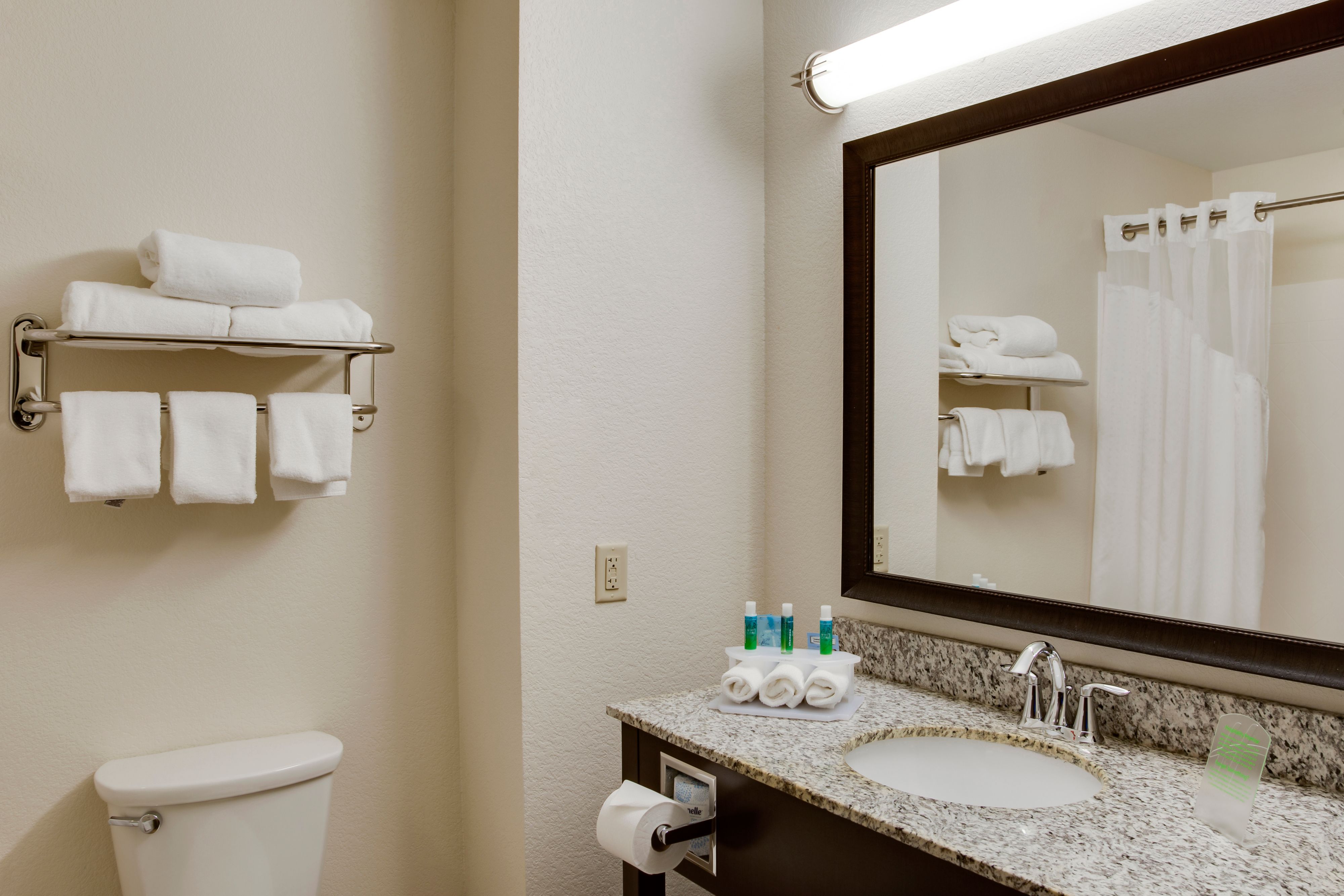 Holiday Inn Express & Suites Nevada, an Ihg Hotel