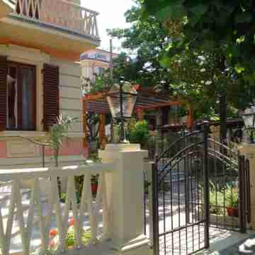 Beautiful Budget Double Room Rooms