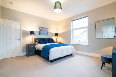 Modern Living 2 Bedroom Apartment South Wilmslow Hotels near The Unitarian Meeting House