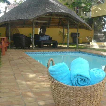 Ezulwini Guest House - Relaxing Queen Room with Balcony in Balito, South Afirca