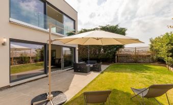 Luxury Ravensheugh Gardens Retreat over-Looking Golf Historic Golf Links - Housity