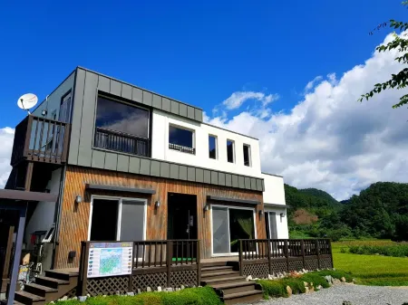 Hongcheon Hongcheon Ganglio Pension (Near Vivaldi Park) Отели рядом с достопримечательностью «Hongcheon Saengmyeong Geongang Gwahakgwan»