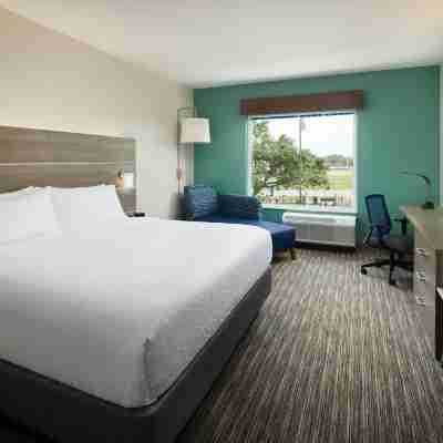 Holiday Inn Express & Suites Gulf Breeze - Pensacola Area Rooms