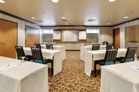Holiday Inn Express & Suites Warwick-Providence (Airport)
