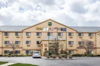 Quality Inn & Suites South Bend Airport Hotel a 