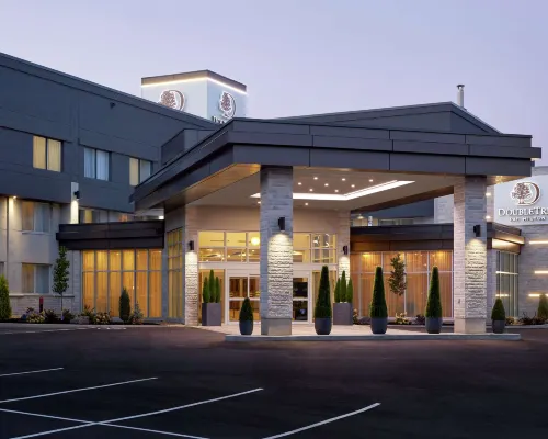 DoubleTree by Hilton Montreal Airport Hotels near Lachine