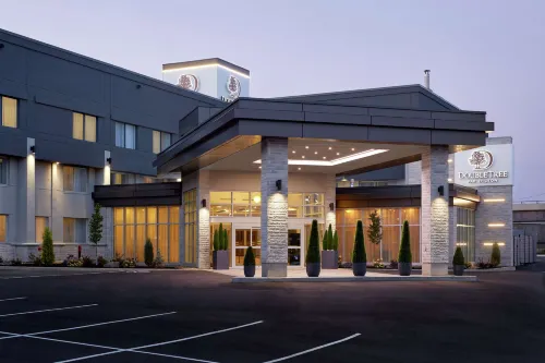 DoubleTree by Hilton Montreal Airport - Gym