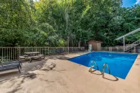 Motel 6 Gatlinburg, TN - Smoky Mountains - Pet friendly