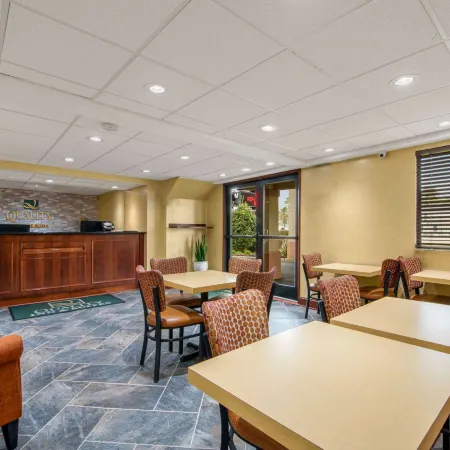Hibiscus Inn & Suites
