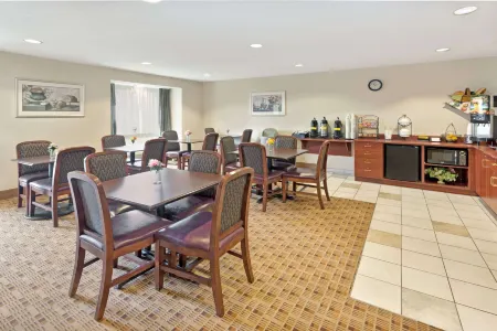 Microtel Inn & Suites by Wyndham Jasper Отели в г. Джаспер