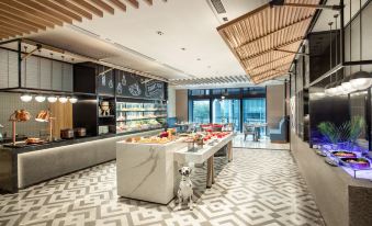 The restaurant features spacious tables and chairs, with an open concept kitchen located along the far wall at Crowne Plaza Shanghai Nanjing Road
