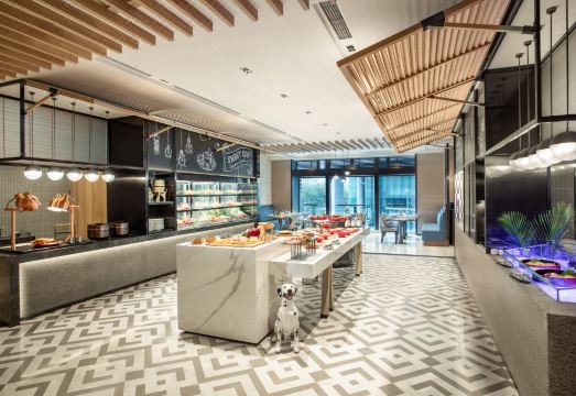 2. 크라운 플라자 ..