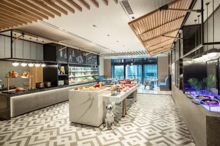 Crowne Plaza SHANGHAI NANJING ROAD by IHG Отели рядом с достопримечательностью «Ун Ань (Нанкин Восточная Дорога)»