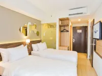 Golden Tulip Essential Tangerang Hotels near Benteng Stadium