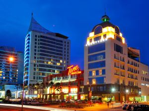 Courtyard Hotel 1Borneo