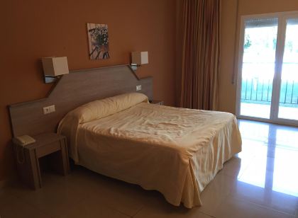 曼薩納雷斯飯店