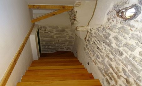 Apartments Historic Stone House - Housity
