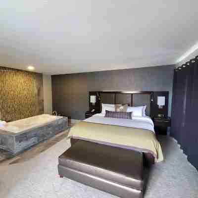 Express Suites Riverport Inn & Suites Rooms