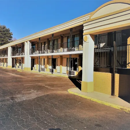 Super 8 by Wyndham Asheville Airport Отели в г. Флетчер