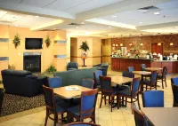 La Quinta Inn & Suites by Wyndham Springfield Airport Plaza