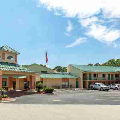 Super 8 by Wyndham Eureka Springs Hotel Exterior