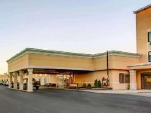 Comfort Inn & Suites Hotels in Ohio County