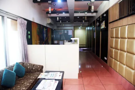 Hotel Indiana Inn Отели рядом со станцией Vashi Railway Station