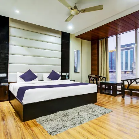 Hotel the Diamond 2 Min from Zirakpur Bus Stand