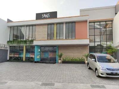 Sans Hotel Box Mansion Surabaya by RedDoorz Hotels in Sawahan