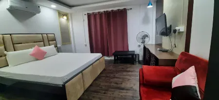 The Palm Suites , Incredible India Tourism Отели рядом с достопримечательностью «Phoneix»