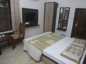 Alakhnanda Guest House