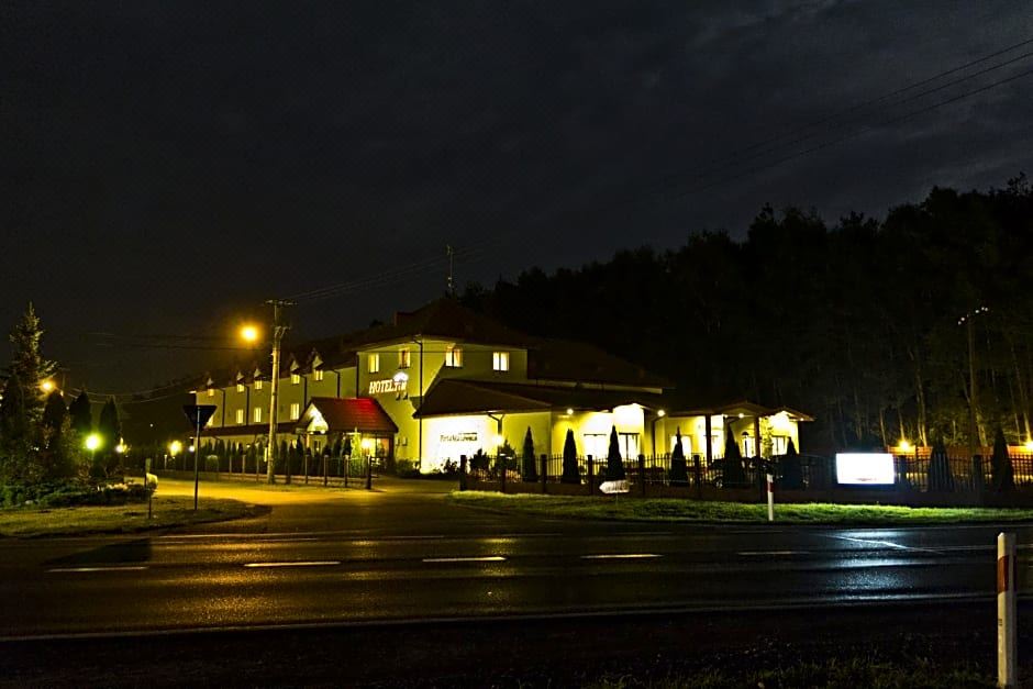 2. Hotel Ti..