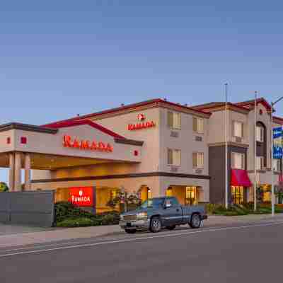 Ramada by Wyndham Marina Hotel Exterior