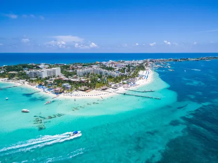 The Yellow Capsule Cancun Close to Airport