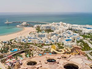 Hilton Salwa Beach Resort & Villas