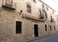 Hotel Santo Domingo Lucena Отели в г. Кабра