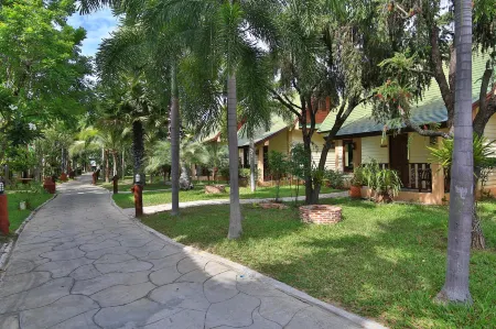 THE GREEN BEACH RESORT Отели рядом с достопримечательностью «Tham Phraya Nakhon»